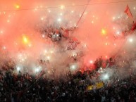 Foto: "Campeón de la Liga Ãguila II 2016" Barra: La Guardia Albi Roja Sur • Club: Independiente Santa Fe • País: Colombia