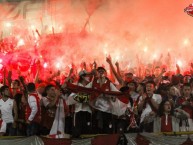 Foto: "Campeón temporada 2 - 2016" Barra: La Guardia Albi Roja Sur • Club: Independiente Santa Fe