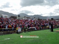 Foto: "LGARS en Zipaquirá" Barra: La Guardia Albi Roja Sur • Club: Independiente Santa Fe • País: Colombia