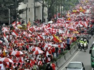 Foto: "LGARS en la Universidad Javeriana" Barra: La Guardia Albi Roja Sur • Club: Independiente Santa Fe • País: Colombia