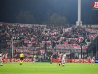 Foto: "LGARS en La Plata (Argentina) Copa Sudamericana 2023" Barra: La Guardia Albi Roja Sur • Club: Independiente Santa Fe • País: Colombia