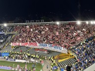 Foto: "FELIZ CUMPLEANOS... VIRGEN CONTINENTAL" Barra: La Guardia Albi Roja Sur &bull; Club: Independiente Santa Fe