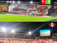 Foto: "Por La Memoria de Nuestros Leones - El Cielo Sempre De Fiesta y Carnaval" Barra: La Guardia Albi Roja Sur &bull; Club: Independiente Santa Fe &bull; País: Colombia