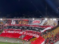 Foto: "Te sigo a donde vas - El camino nos une, el escudo nos guía" Barra: La Guardia Albi Roja Sur &bull; Club: Independiente Santa Fe &bull; País: Colombia
