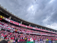 Foto: "LGARS PRESENTE EN MOSQUERA" Barra: La Guardia Albi Roja Sur &bull; Club: Independiente Santa Fe &bull; País: Colombia