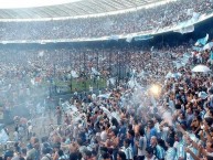 Foto: "Campeón 2001" Barra: La Guardia Imperial • Club: Racing Club • País: Argentina