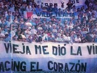 Foto: "Mi Vieja me dio la vida y Racing el corazón" Barra: La Guardia Imperial • Club: Racing Club