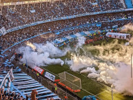 Foto: Barra: La Guardia Imperial &bull; Club: Racing Club &bull; País: Argentina