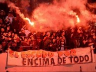 Foto: "El escudo por encima de todo" Barra: La Hinchada Más Popular • Club: Newell's Old Boys • País: Argentina