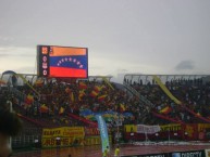 Foto: "Esta lluvia de mierda no quiere parar, son los chaimas que no paran de llorar" Barra: La Impertinente • Club: Anzoátegui