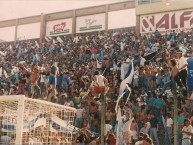 Foto: "Año 1992 en un Velez 1 - boca 0. La imagen es del momento previo al estreno del telon llamado La Fortinental" Barra: La Pandilla de Liniers • Club: Vélez Sarsfield • País: Argentina