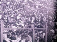 Foto: "La Banda de Pistola Gamez - Vieja Barra de Velez" Barra: La Pandilla de Liniers • Club: Vélez Sarsfield