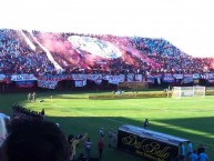 Foto: "Alentando calurosamente en Ciudad del Este" Barra: La Plaza y Comando • Club: Cerro Porteño • País: Paraguay