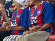 Foto: "Abuelas" Barra: La Plaza y Comando • Club: Cerro Porteño