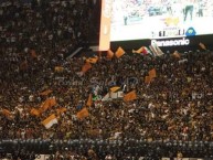 Foto: "La Rebel Copando el Estadio Azteca" Barra: La Rebel • Club: Pumas • País: México