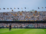 Foto: Barra: La Rebel &bull; Club: Pumas