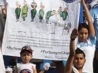 Foto: "Homenaje a Chapecoense" Barra: La Ultra Blanca y Barra Brava 96 • Club: Alianza • País: El Salvador