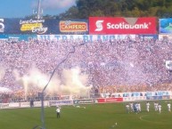 Foto: "Recibimiento" Barra: La Ultra Blanca y Barra Brava 96 • Club: Alianza • País: El Salvador