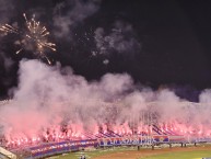 Foto: Barra: La Ultra Fiel • Club: Club Deportivo Olimpia • País: Honduras