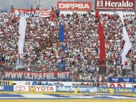 Foto: Barra: La Ultra Fiel • Club: Club Deportivo Olimpia • País: Honduras