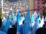 Foto: "Banderazo de La Vieja Escuela" Barra: La Vieja Escuela • Club: Bolívar • País: Bolívia