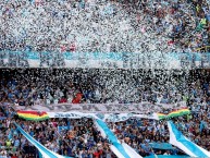 Foto: "La Vieja Escuela en el Clásico Boliviano" Barra: La Vieja Escuela • Club: Bolívar • País: Bolívia