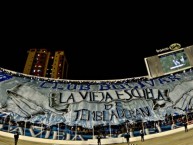 Foto: "La Vieja Escuela de Tembladerani" Barra: La Vieja Escuela • Club: Bolívar • País: Bolívia