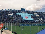 Foto: "Telón en el Estadio Libertador Simón Bolívar (Tembladerani)" Barra: La Vieja Escuela • Club: Bolívar