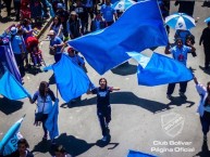 Foto: "Banderazo Caravana de La Vieja Escuela" Barra: La Vieja Escuela • Club: Bolívar • País: Bolívia