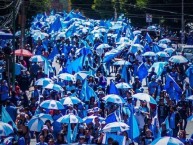 Foto: "Caravana y Banderazo Bolivarista" Barra: La Vieja Escuela • Club: Bolívar • País: Bolívia