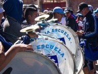 Foto: "La banda y murga presentes en Sucre" Barra: La Vieja Escuela • Club: Bolívar • País: Bolívia