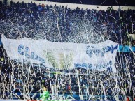 Foto: "Recibimiento de la hinchada bolivarista en el festejo del nuevo campeonato del Club Bolívar." Barra: La Vieja Escuela • Club: Bolívar • País: Bolívia