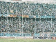 Foto: "Recibimiento de La Furia Celeste (anterior nombre de la barra del Bolívar) por los años 90" Barra: La Vieja Escuela • Club: Bolívar • País: Bolívia