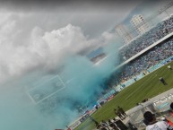 Foto: "Nube de humo en el clásico boliviano (Bolívar vs. The Strongay)" Barra: La Vieja Escuela • Club: Bolívar • País: Bolívia