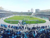 Foto: "Mira que Banda loca la de la AKD, en el alambrado de la curva norte" Barra: La Vieja Escuela • Club: Bolívar • País: Bolívia