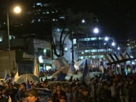 Foto: "Caravana Celeste en La Paz, Avenida Camacho" Barra: La Vieja Escuela • Club: Bolívar • País: Bolívia