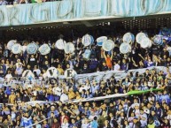 Foto: "La fiesta en la popular de la mano de la Banda de Tembladerani" Barra: La Vieja Escuela • Club: Bolívar