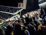 Foto: "Hinchada Bolivarista copando el Estadio Hernando Siles" Barra: La Vieja Escuela • Club: Bolívar • País: Bolívia