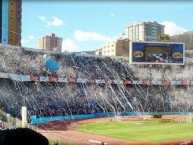 Foto: "La fiesta en la curva norte del Estadio Hernando Siles de la mano de La Vieja Escuela" Barra: La Vieja Escuela • Club: Bolívar