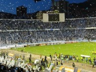 Foto: "Fiesta de la hinchada bolivarista en la Copa Libertadores de América" Barra: La Vieja Escuela • Club: Bolívar