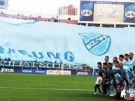 Foto: "El plantel que nos sacó bicampeones y obtuvo el título 28 del club" Barra: La Vieja Escuela • Club: Bolívar • País: Bolívia