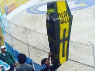 Foto: "Un minuto de silencio para el Tigre que esta muerto! Cargada a The Strongest (Bolívar Campeón Clausura 2017)" Barra: La Vieja Escuela • Club: Bolívar