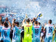 Foto: "Club Bolívar de Tembladerani Bicampeón del Torneo Clausura 2017" Barra: La Vieja Escuela • Club: Bolívar • País: Bolívia