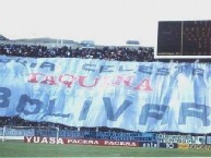 Foto: "Hinchada del Bolívar en años noventa" Barra: La Vieja Escuela • Club: Bolívar • País: Bolívia