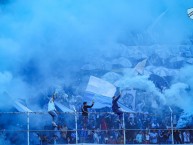 Foto: "Recibimiento bolivarista en el clásico boliviano entre Bolívar 3 - The Strongest 0 (23.07.2023)" Barra: La Vieja Escuela • Club: Bolívar