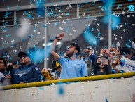 Foto: "Recibimiento celeste en el clásico nacional boliviano" Barra: La Vieja Escuela • Club: Bolívar • País: Bolívia