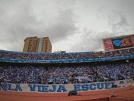 Foto: "The colors of the Bolivian Derby 2024" Barra: La Vieja Escuela • Club: Bolívar • País: Bolívia