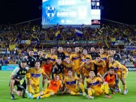 Foto: "Libres y Lokos en Texas, 2023" Barra: Libres y Lokos • Club: Tigres • País: México