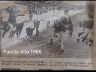 Foto: "1966 Hinchas Acereros invaden la Cancha" Barra: Los Acereros &bull; Club: Huachipato