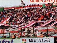Foto: "en ferro, contra comunicaciones, año 2006" Barra: Los Borrachos de Morón &bull; Club: Deportivo Morón